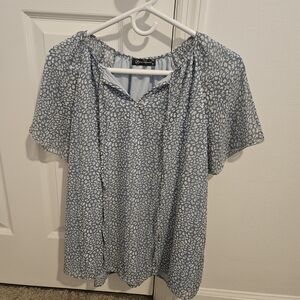 Pretty Garden Blue and White Women's Top